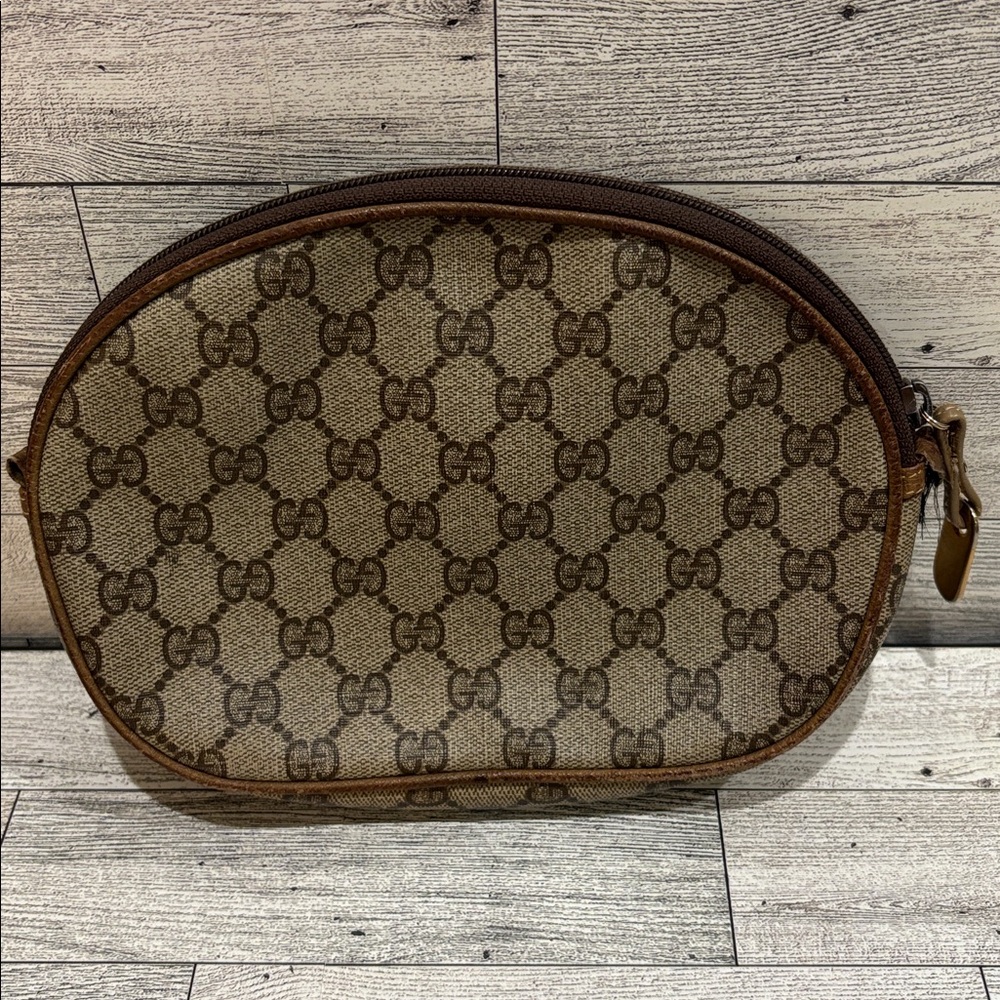 Gucci Beige and Brown Monogram Clutch - Picture 3 of 8